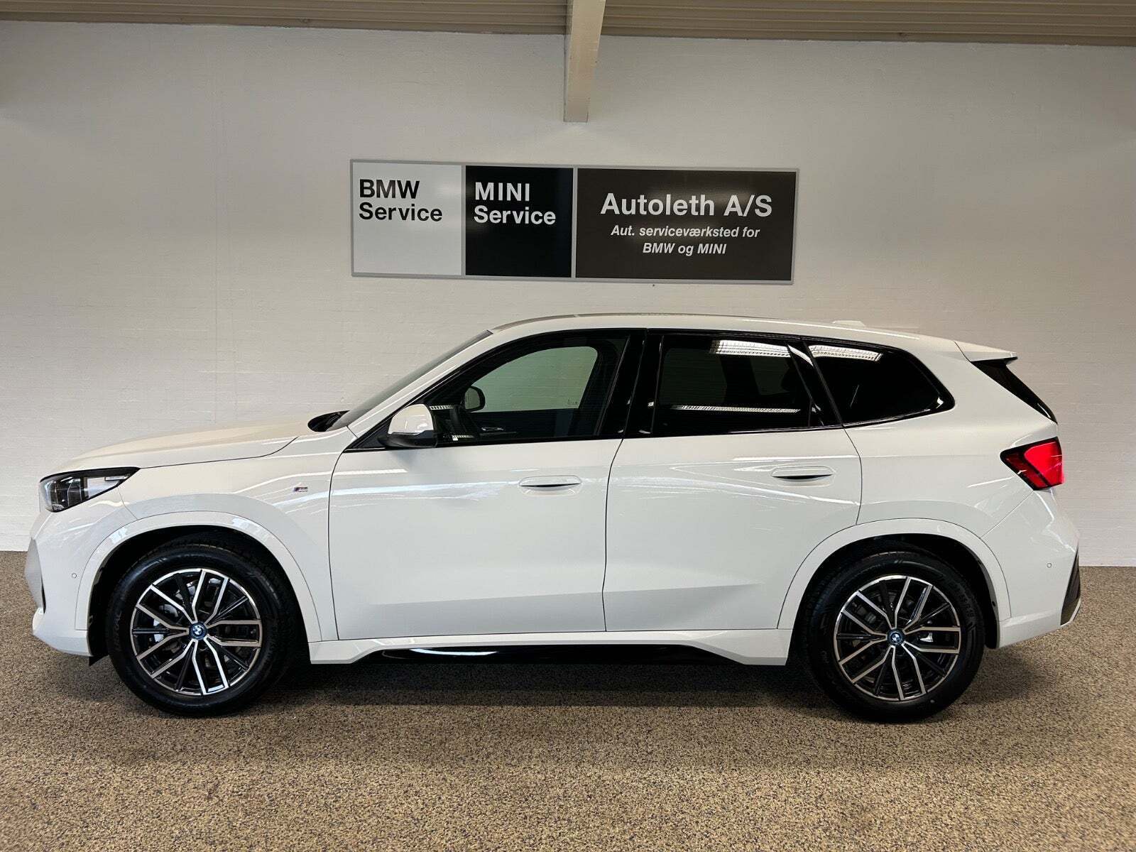 BMW iX1 xDrive30 Fully Charged