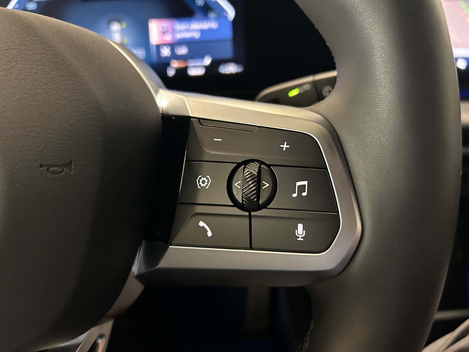 Hvid BMW iX1 fra 2025