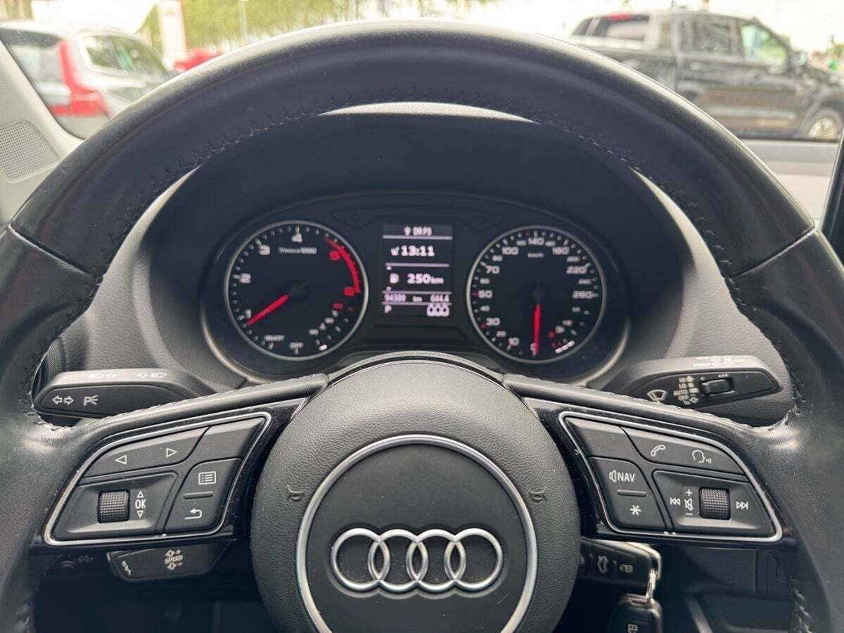 Grå Audi Q2 fra 2018