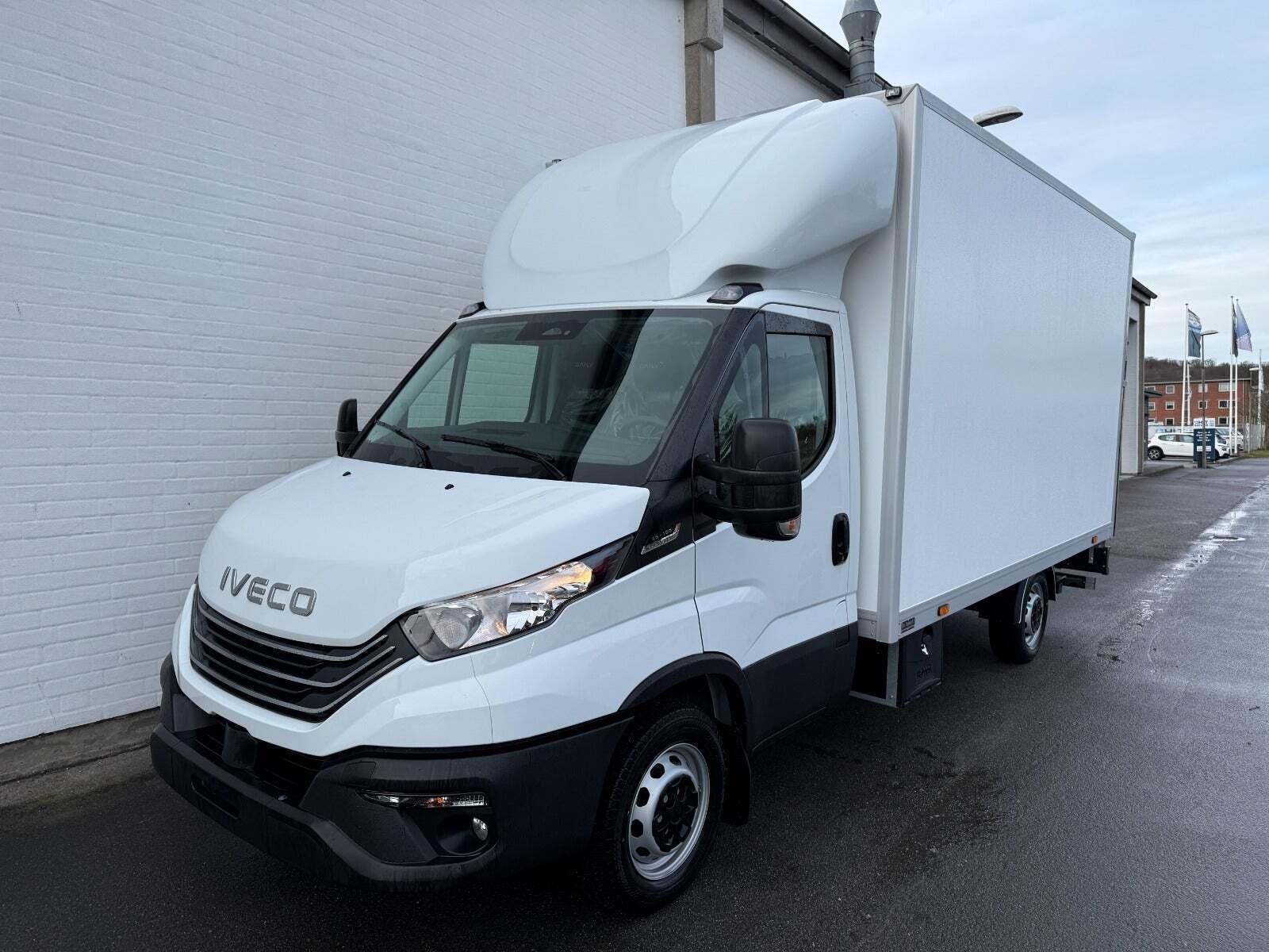 Iveco Daily 2,3 35S16 4100mm Alukasse m/lift AG8