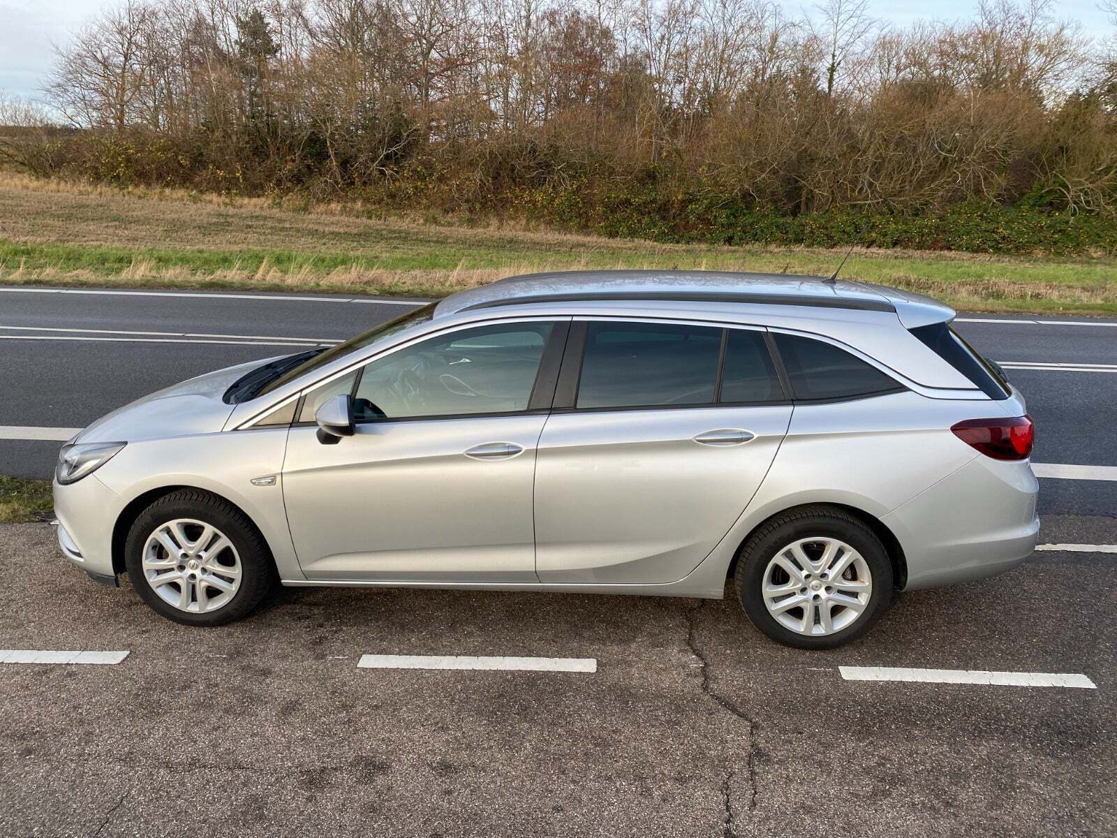Sølv Opel Astra fra 2019