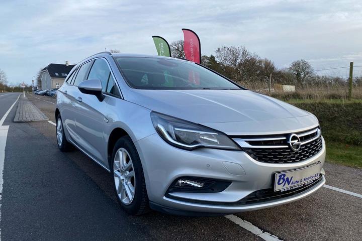 Sølv Opel Astra fra 2019