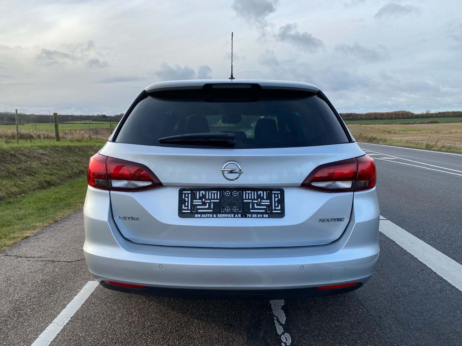 Sølv Opel Astra fra 2019