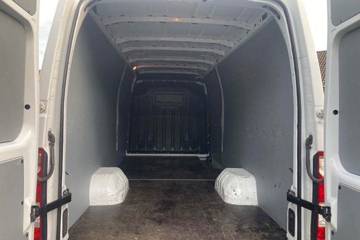 Hvid Renault Master III T35 fra 2019 set udefra