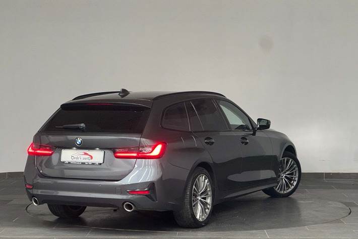 Grå BMW 320d fra 2020