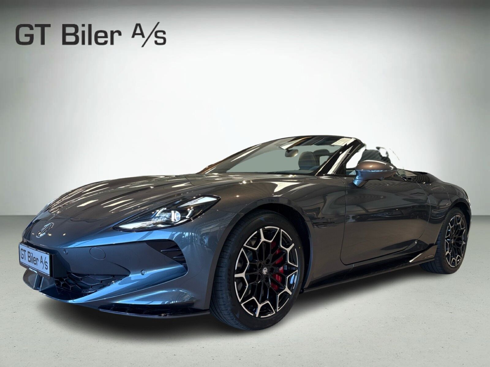 Grå MG Cyberster fra 2024 set udefra