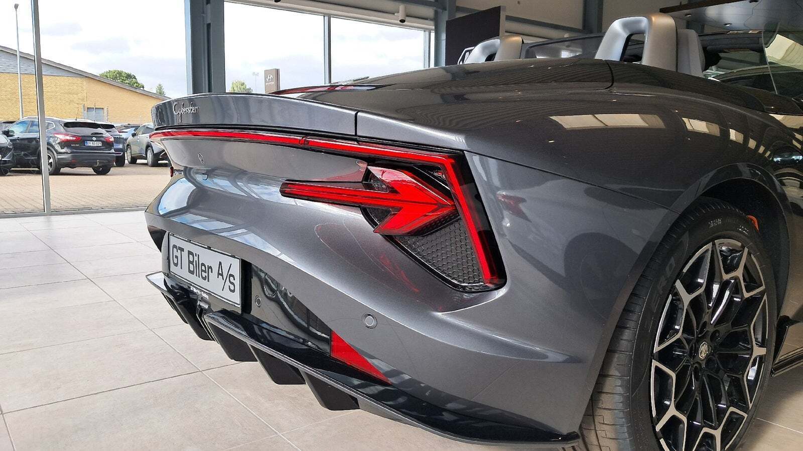 Grå MG Cyberster fra 2024