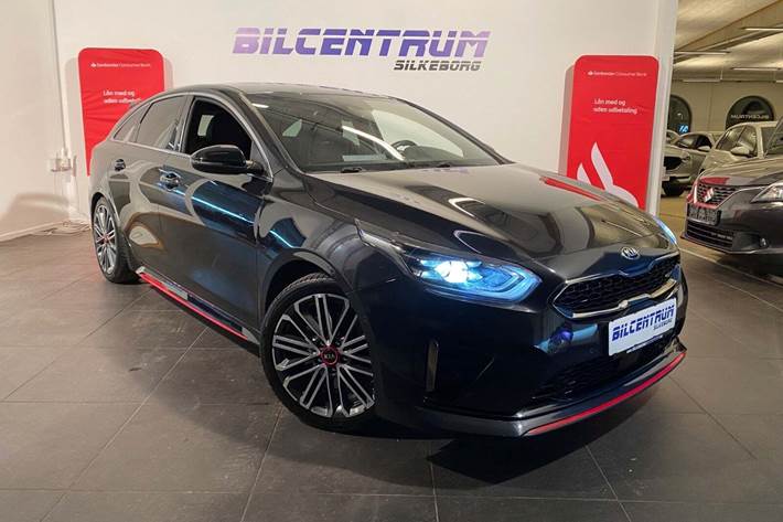 Sort Kia ProCeed fra 2020 set udefra