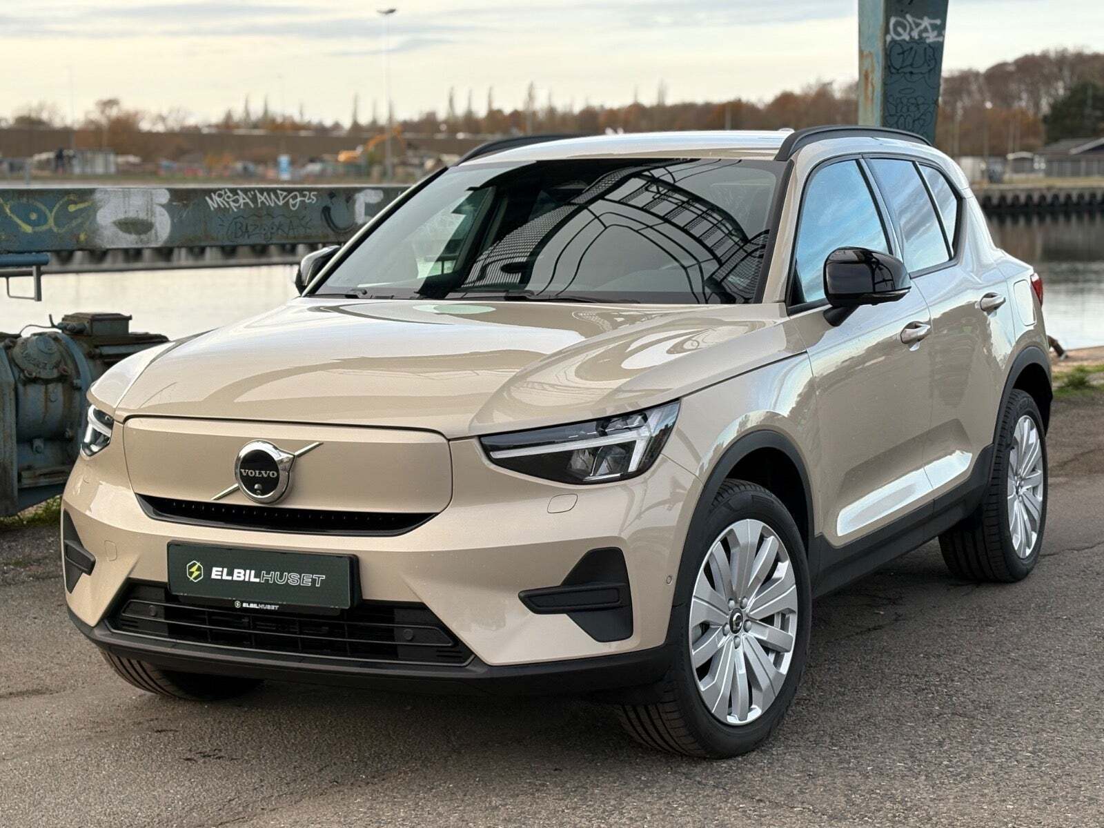 Volvo EX40 Extended Range Core