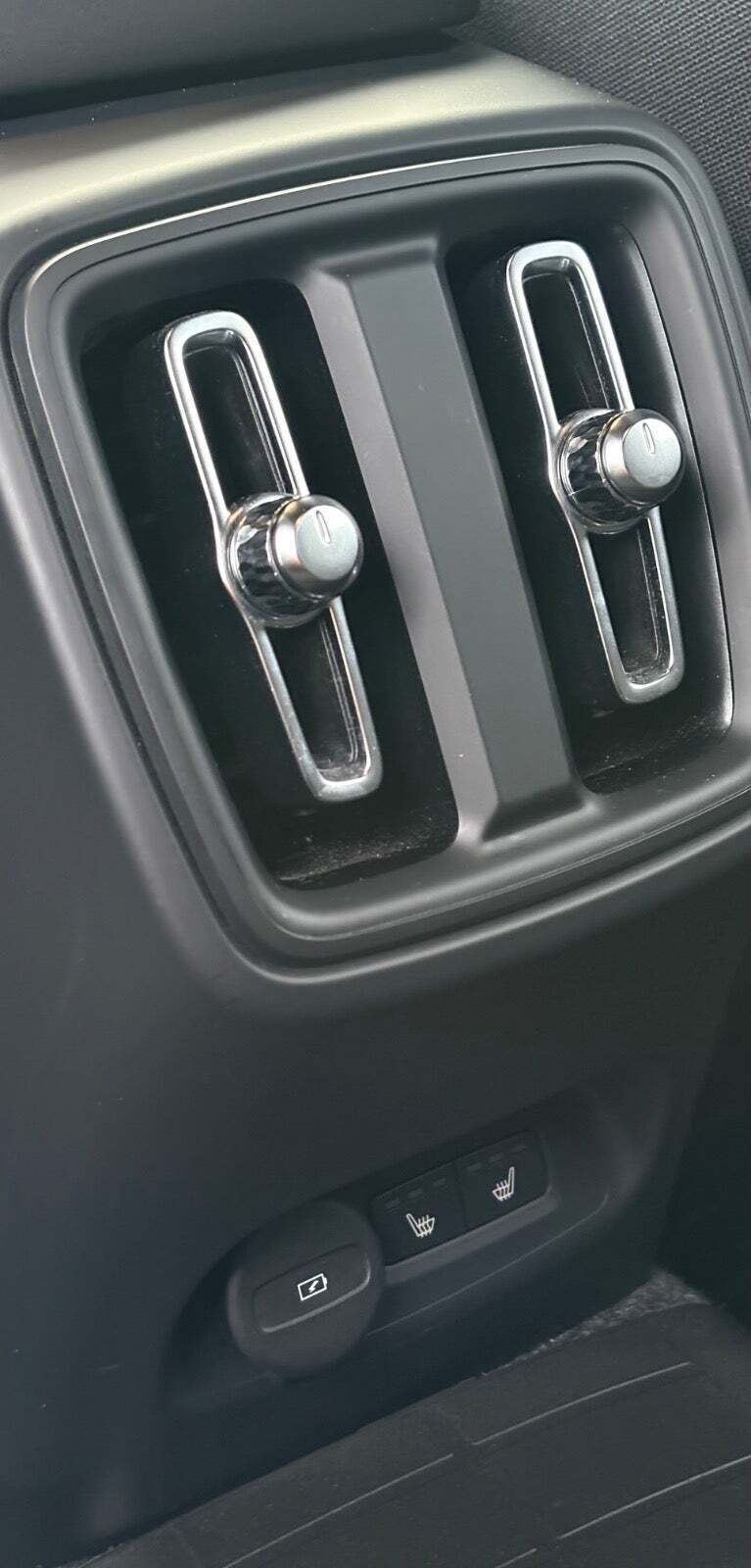 Orange Volvo EX40 fra 2025