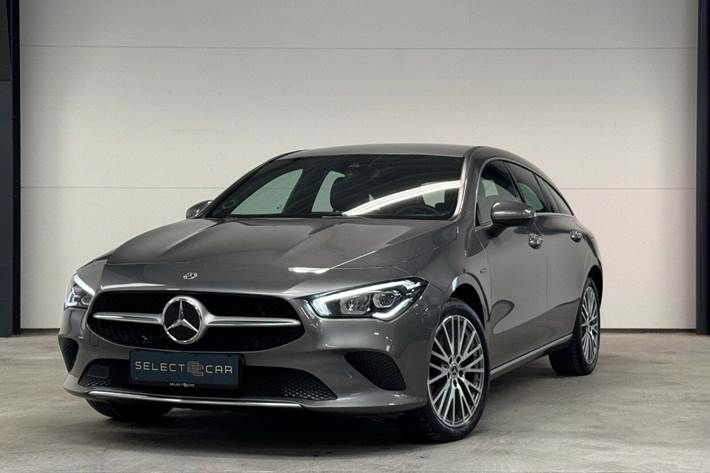 Grå Mercedes CLA250 e fra 2021 set udefra