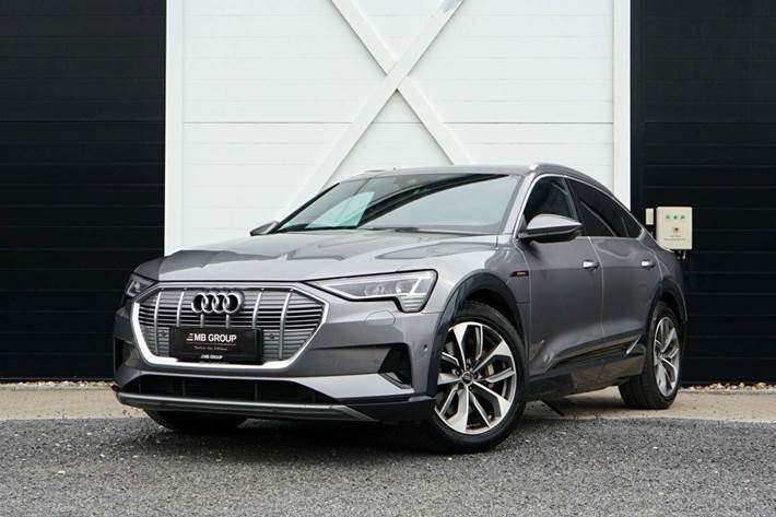 Grå Audi e-tron fra 2020 set udefra
