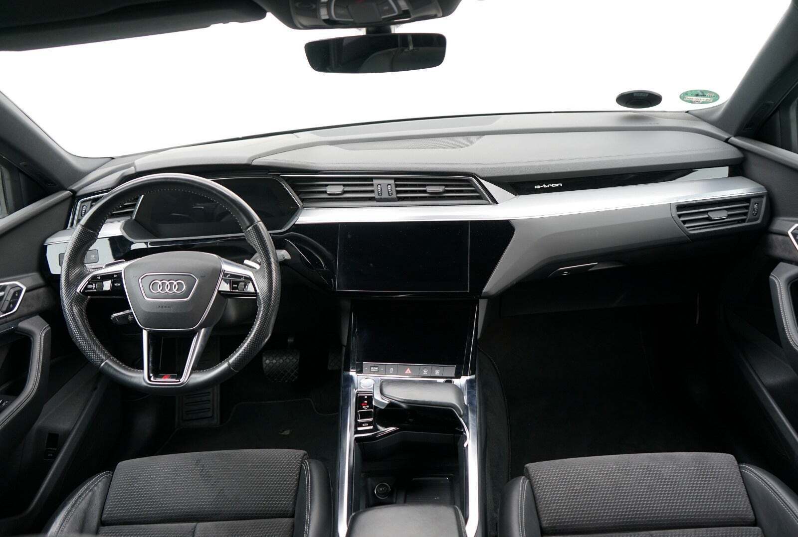 Grå Audi e-tron fra 2020