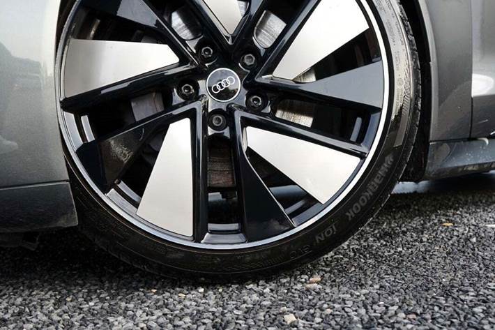 Grå Audi e-tron GT fra 2021