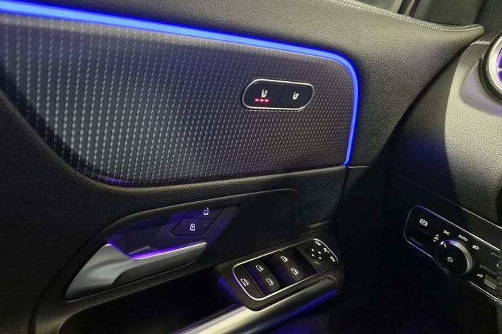 Grå Mercedes EQA250 fra 2021