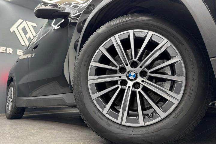 Sort BMW iX1 fra 2023