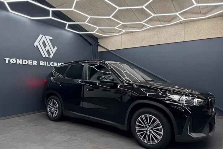 Sort BMW iX1 fra 2023