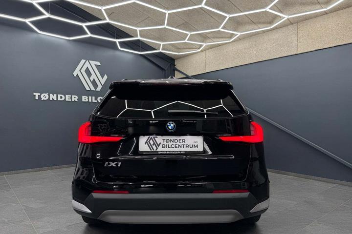 Sort BMW iX1 fra 2023