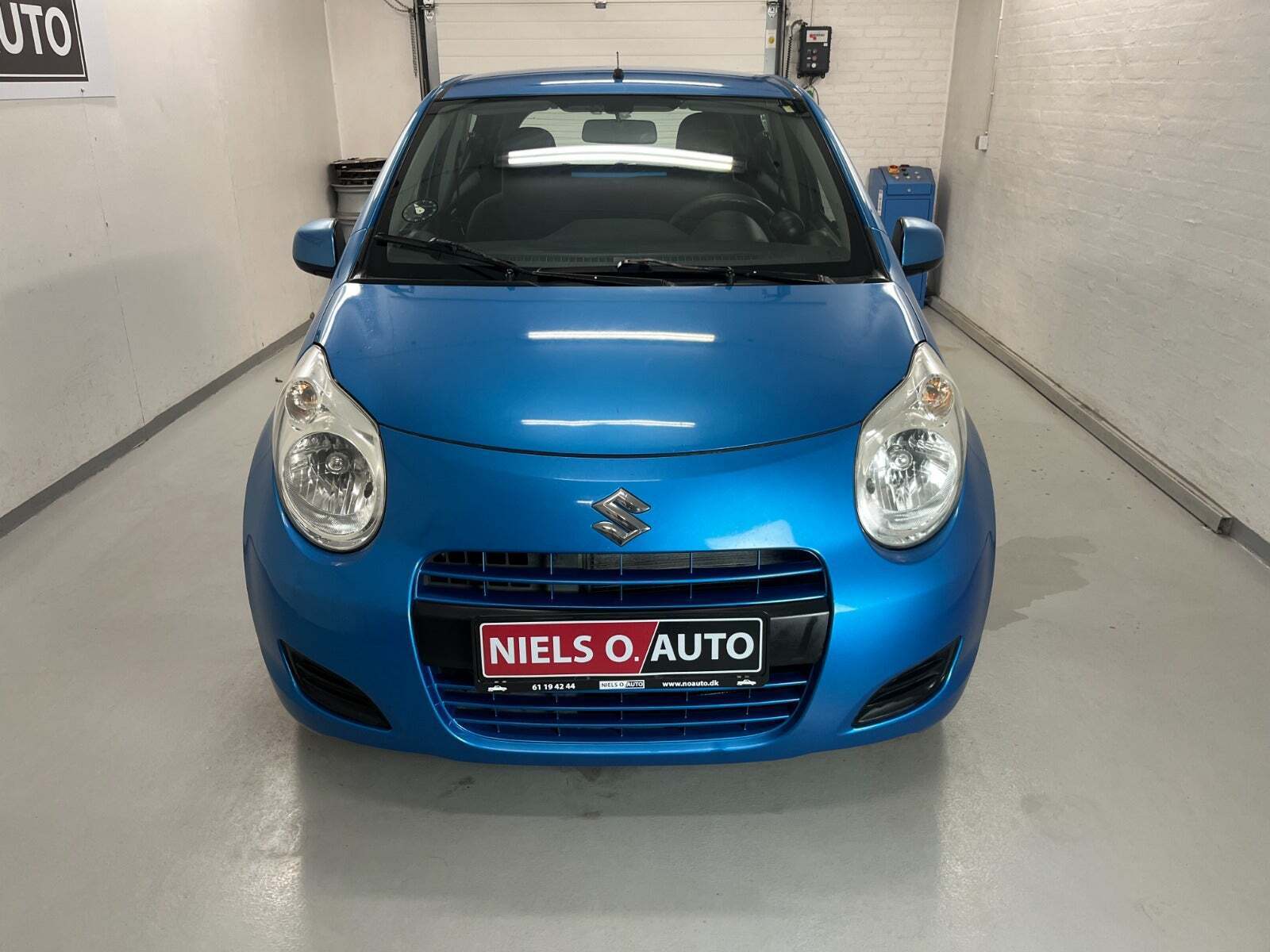 Blå Suzuki Alto fra 2009