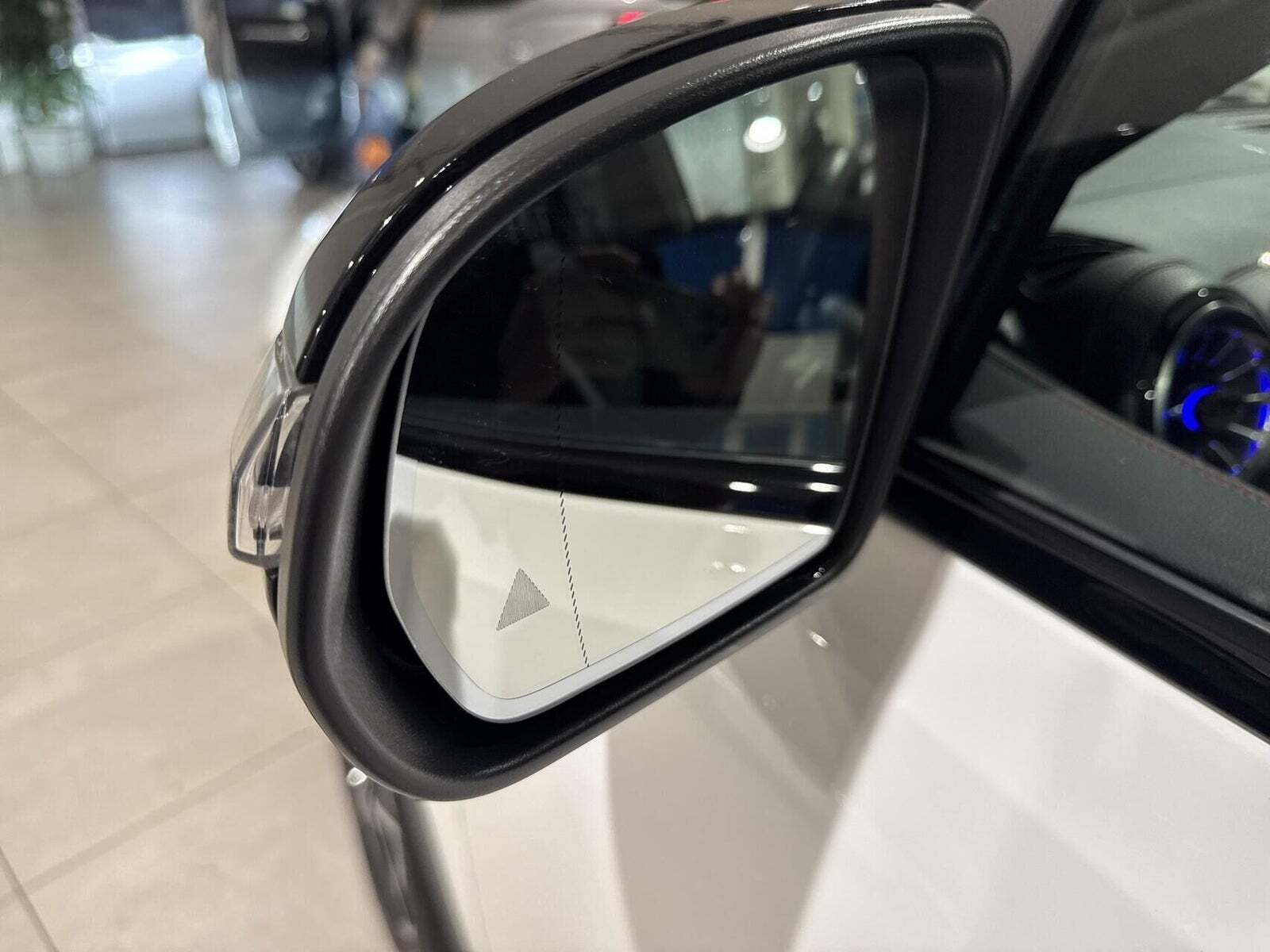 Hvid Mercedes EQB250 fra 2022