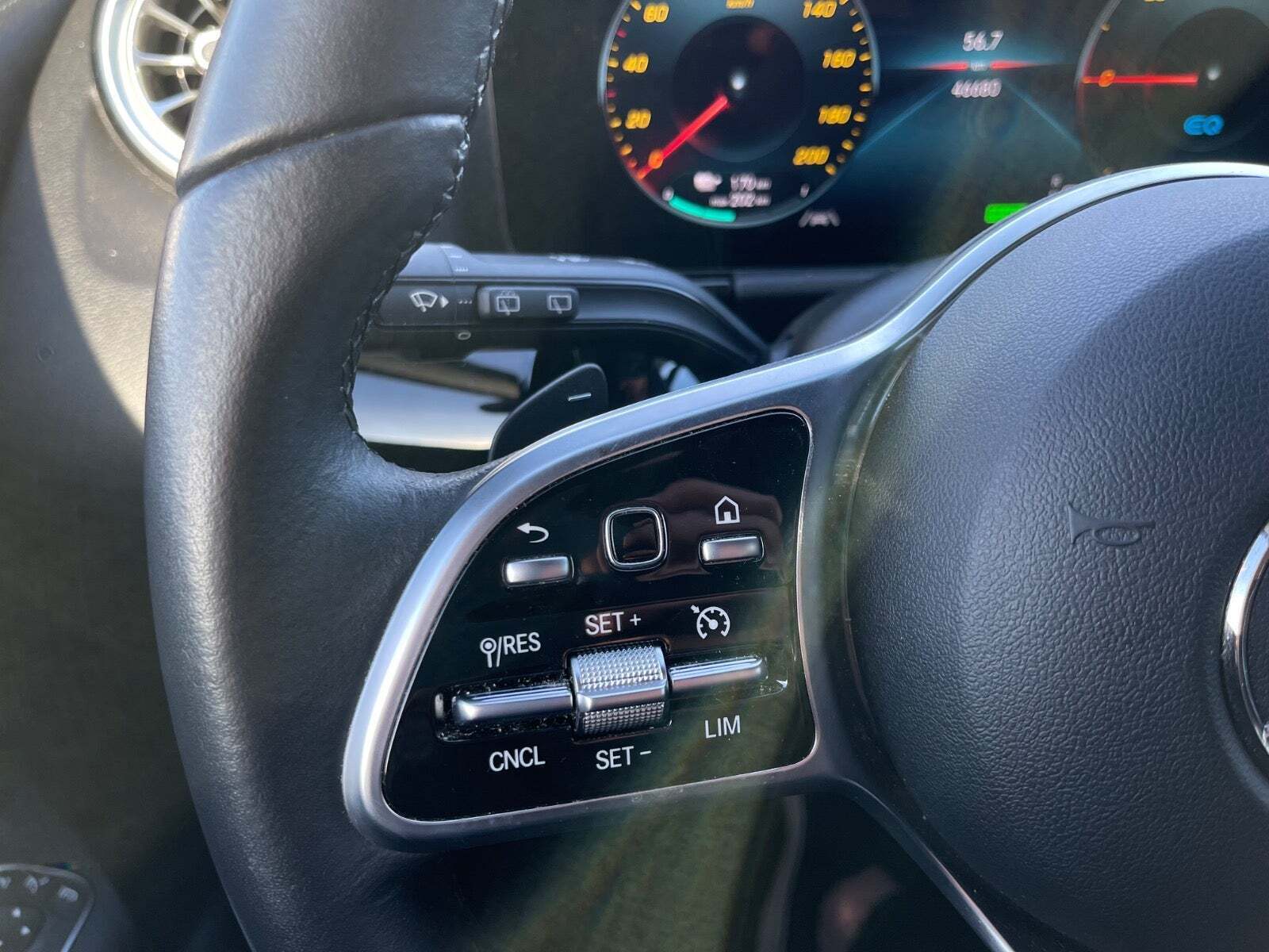 Sort Mercedes EQA300 fra 2024