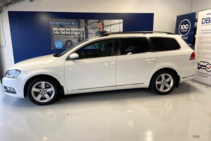 Hvid VW Passat fra 2013