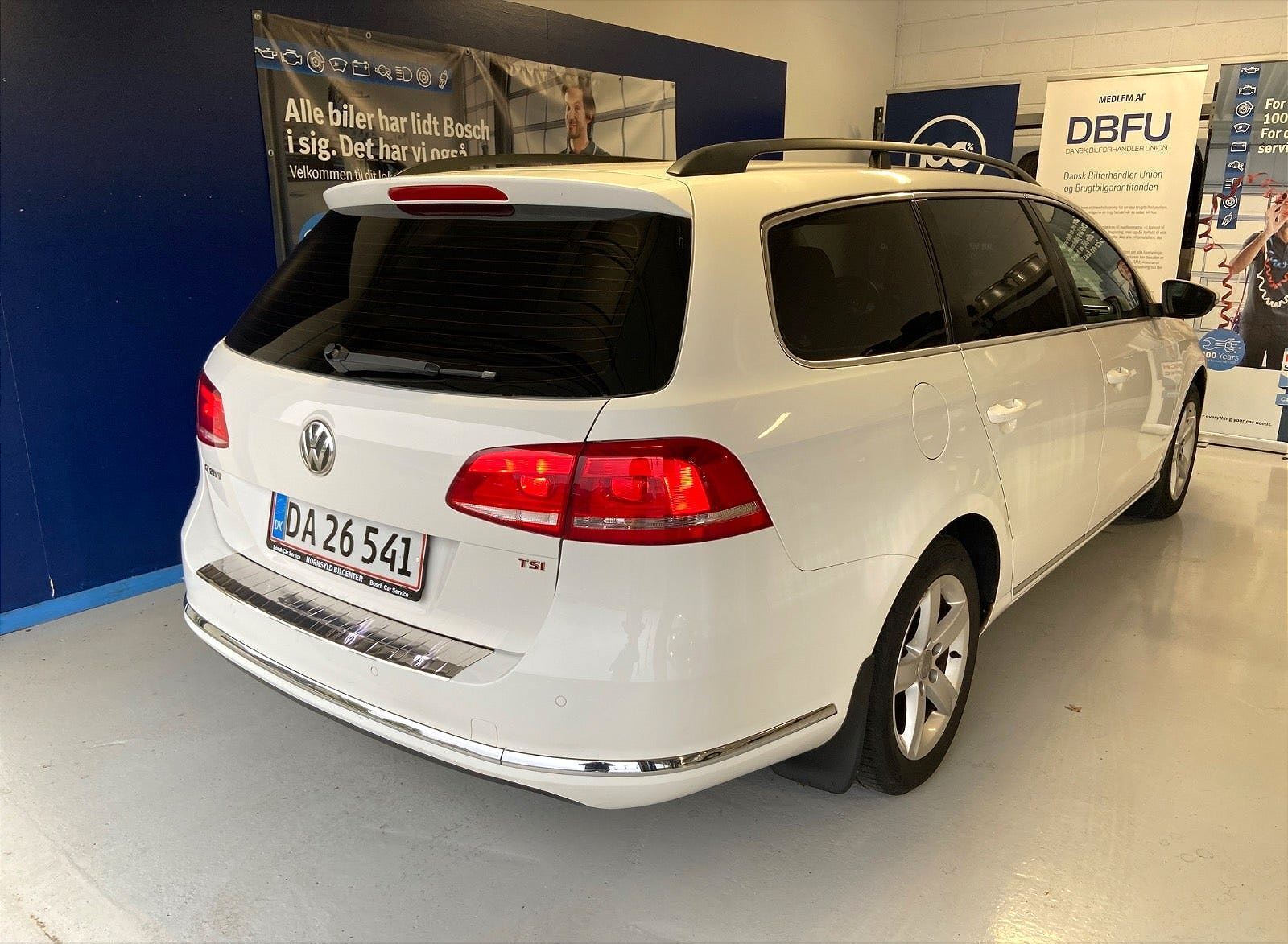 Hvid VW Passat fra 2013