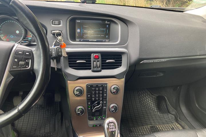 Sort Volvo V40 Cross Country fra 2014