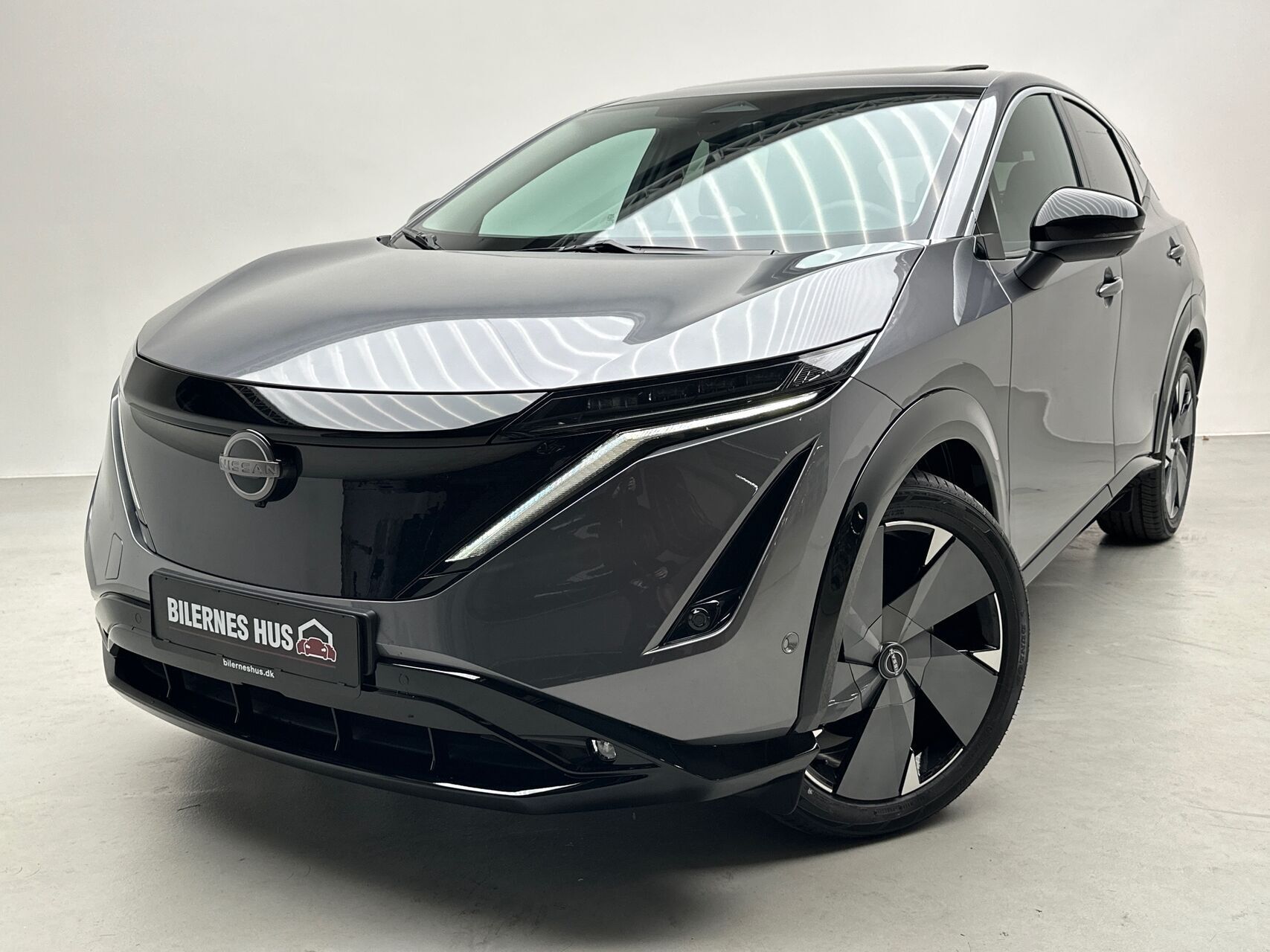 Grå Nissan Ariya fra 2025