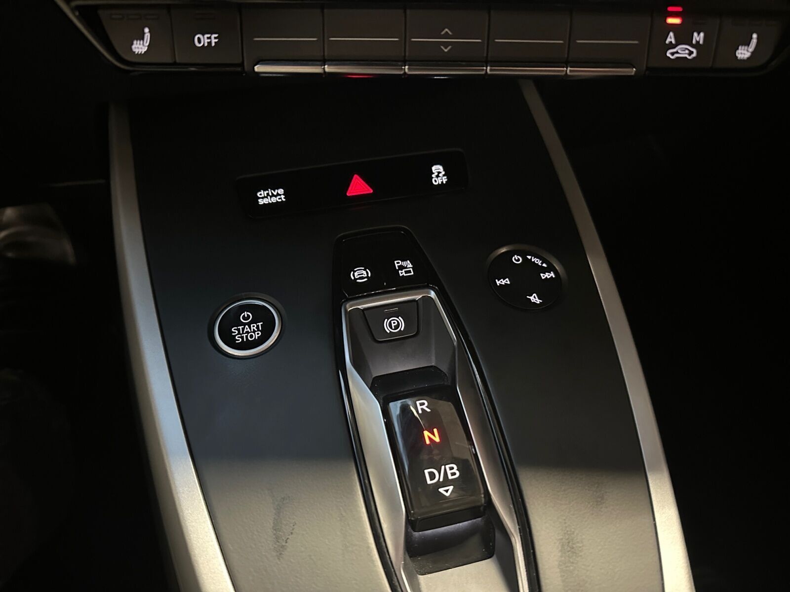 Blå Audi Q4 e-tron fra 2022