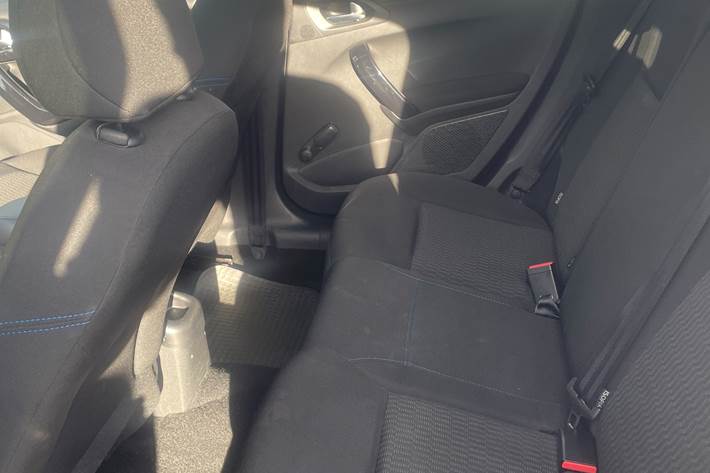 Grå Peugeot 208 fra 2019