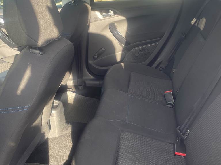 Peugeot 208 1,5 BlueHDi 100 5D