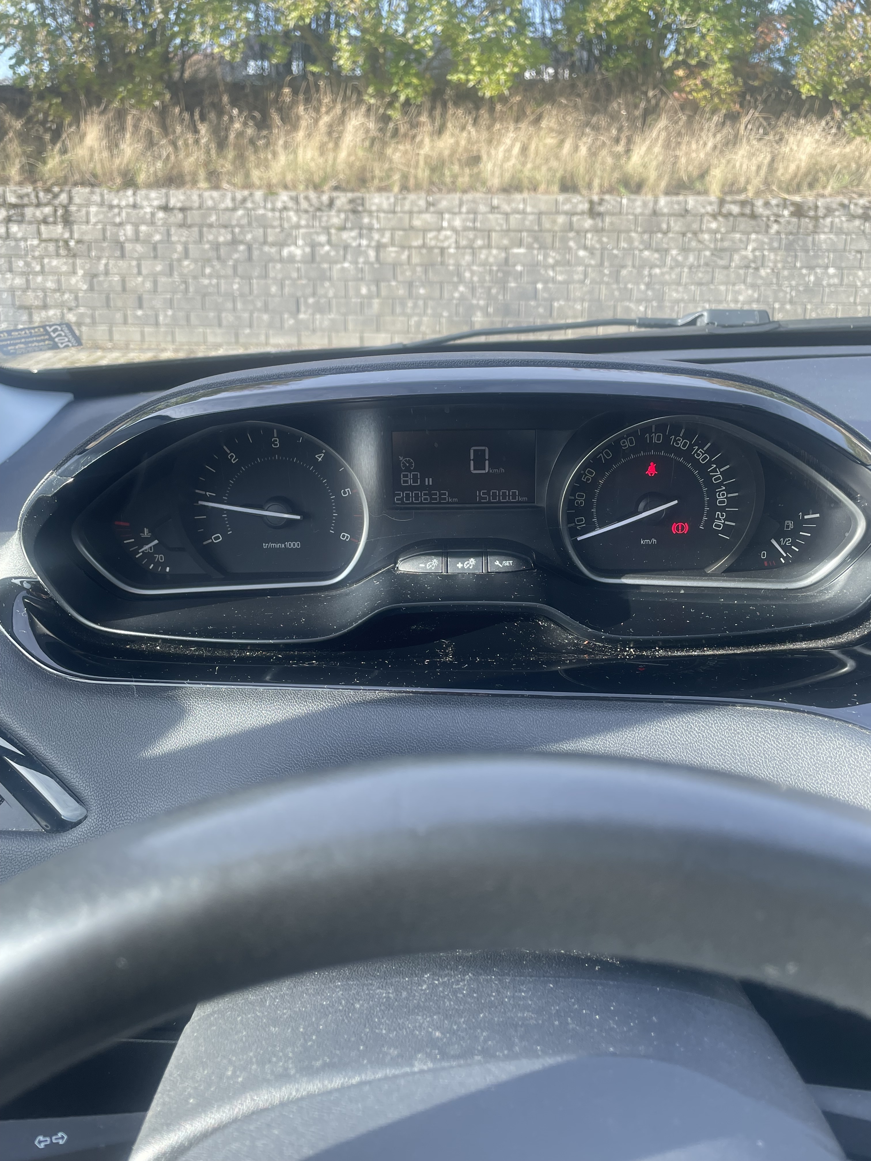 Grå Peugeot 208 fra 2019