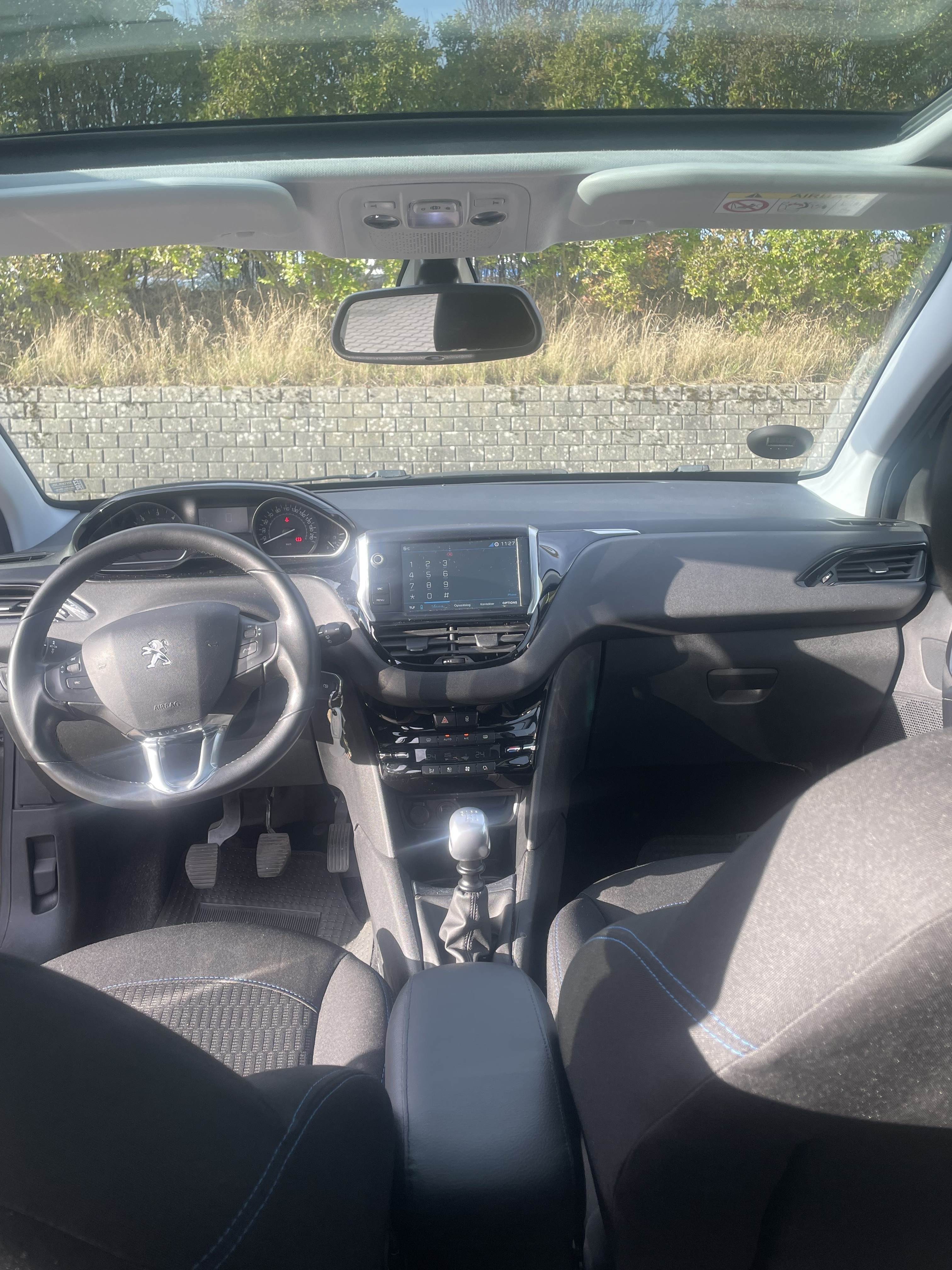 Grå Peugeot 208 fra 2019