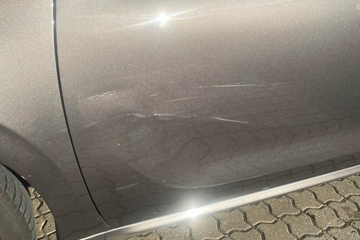 Grå Peugeot 208 fra 2019