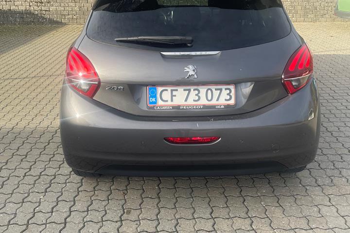 Grå Peugeot 208 fra 2019