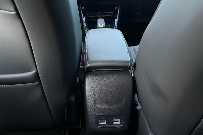 Blå Peugeot 2008 fra 2022