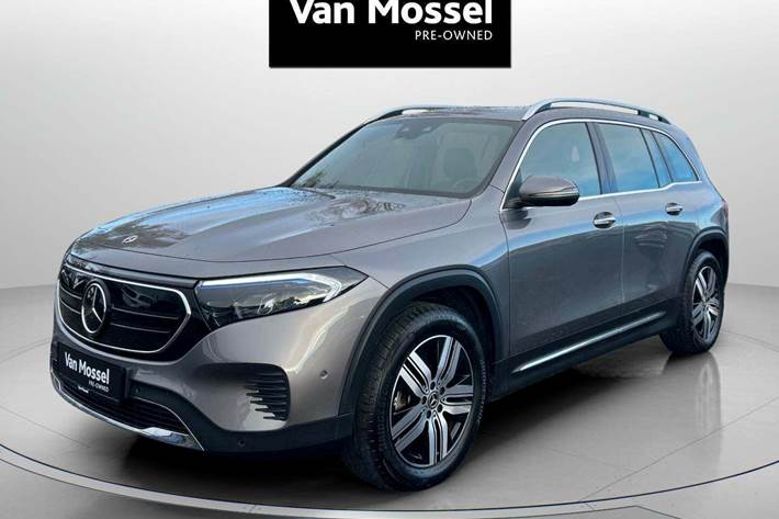 Grå Mercedes EQB250 fra 2023 set udefra