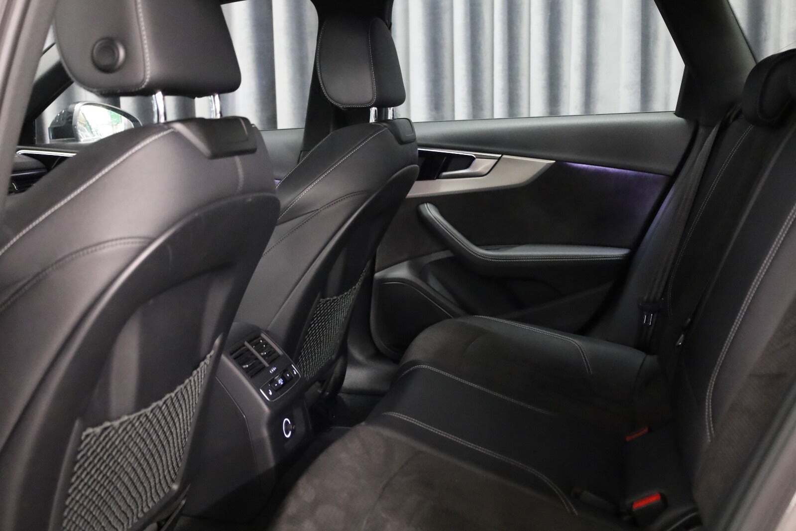 Grå Audi A4 fra 2020