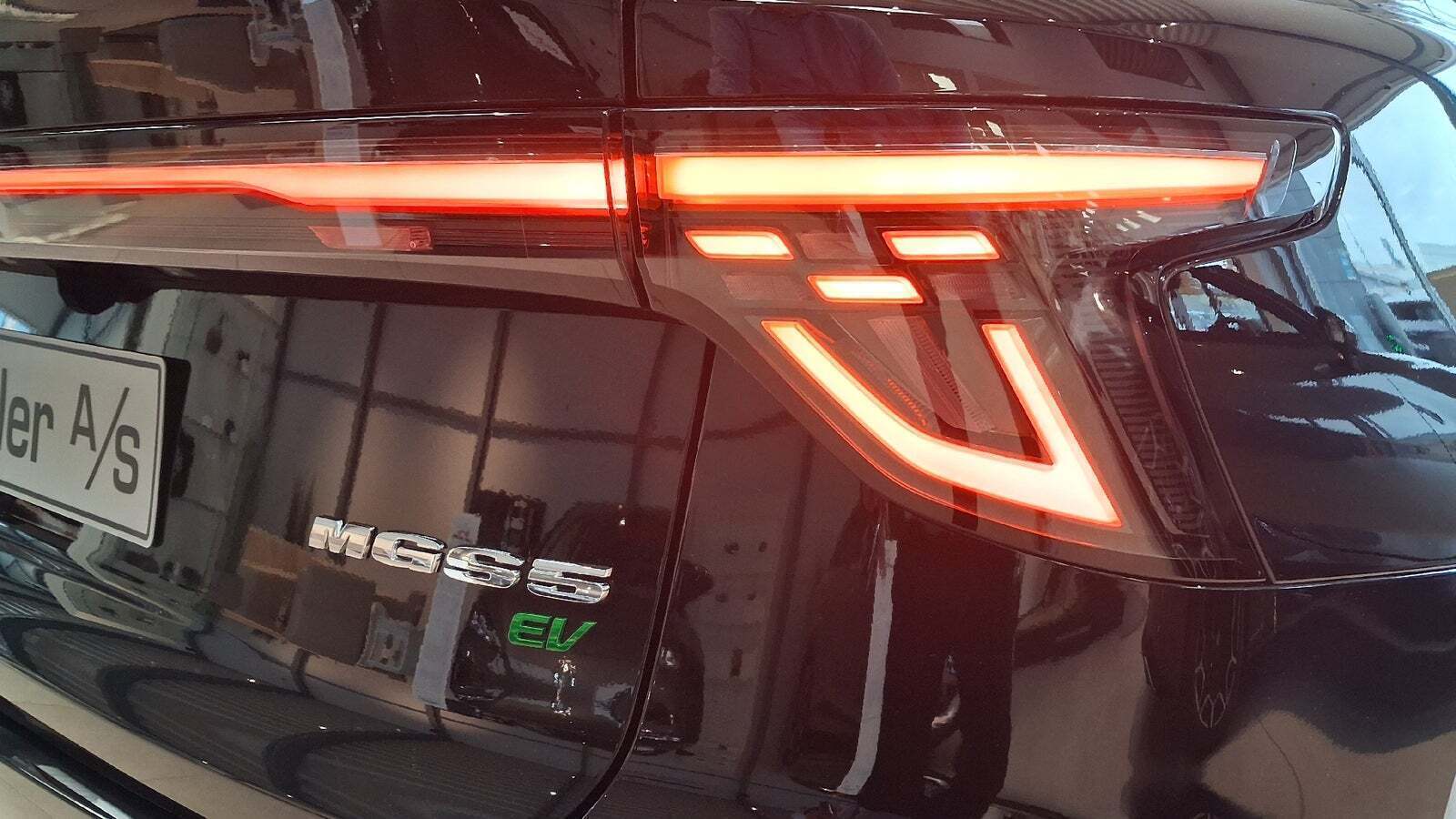 Sort MG MGS5 fra 2025 set udefra