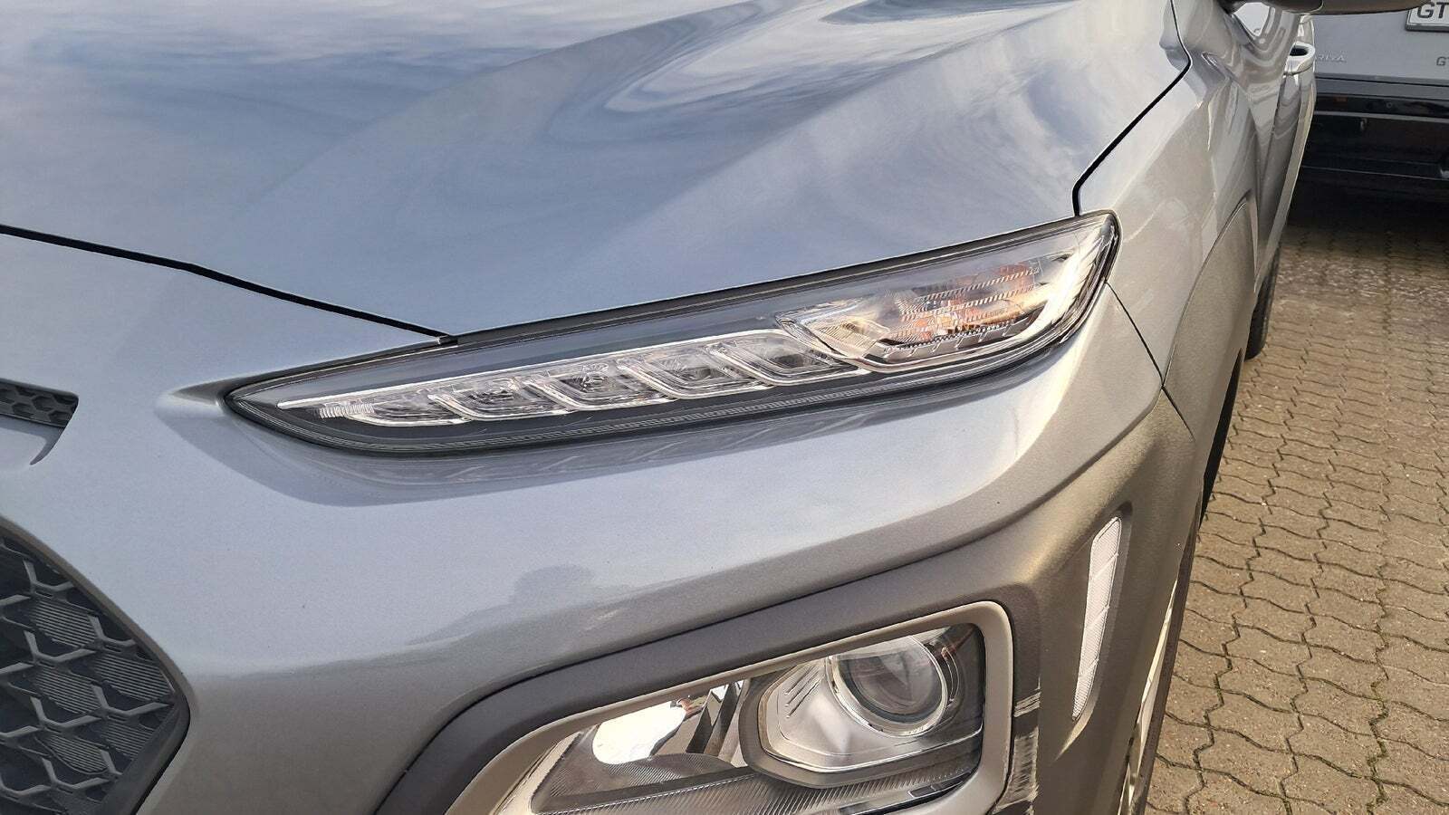 Grå Hyundai Kona fra 2018