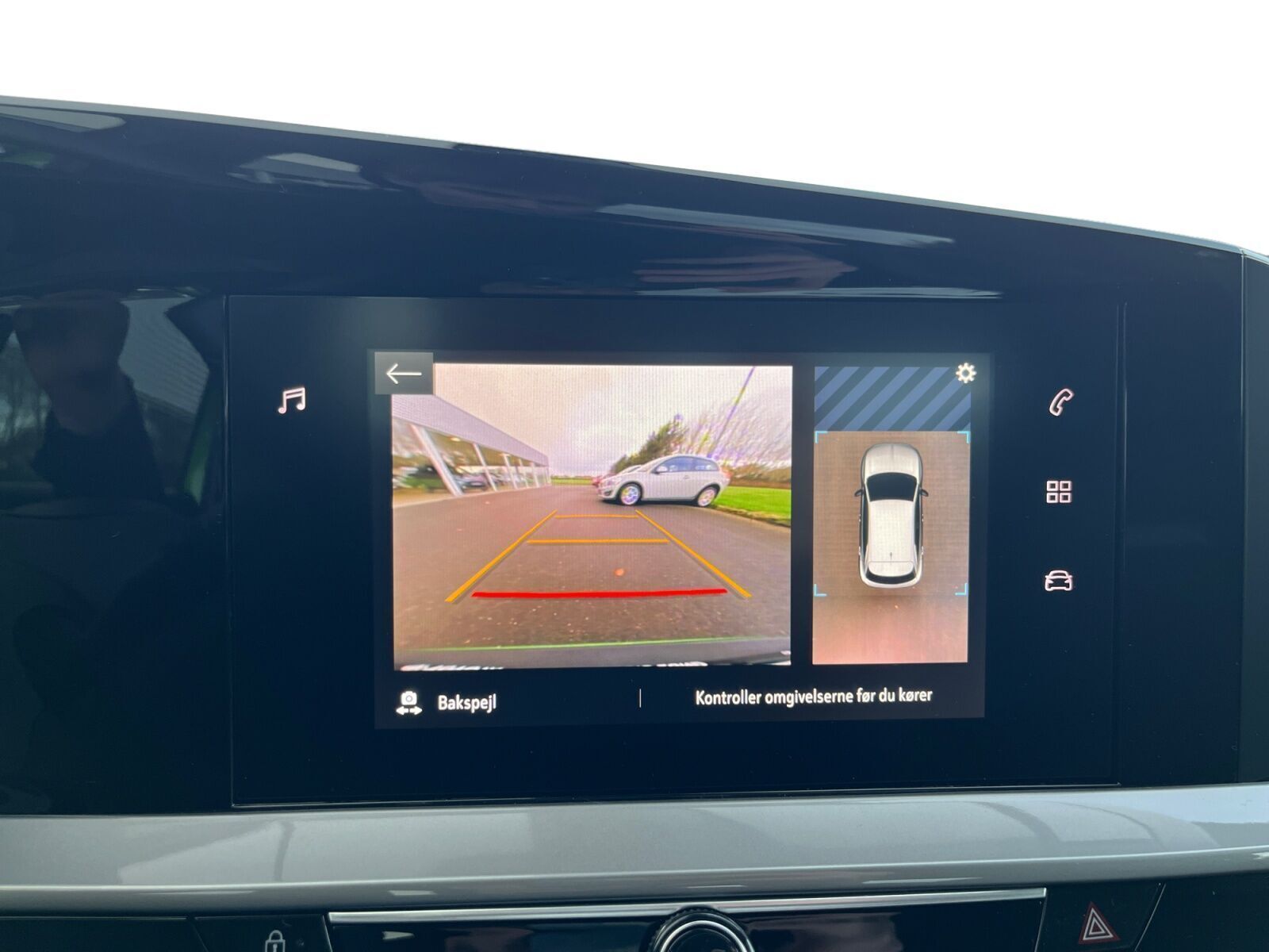 Grøn Opel Mokka-e fra 2023