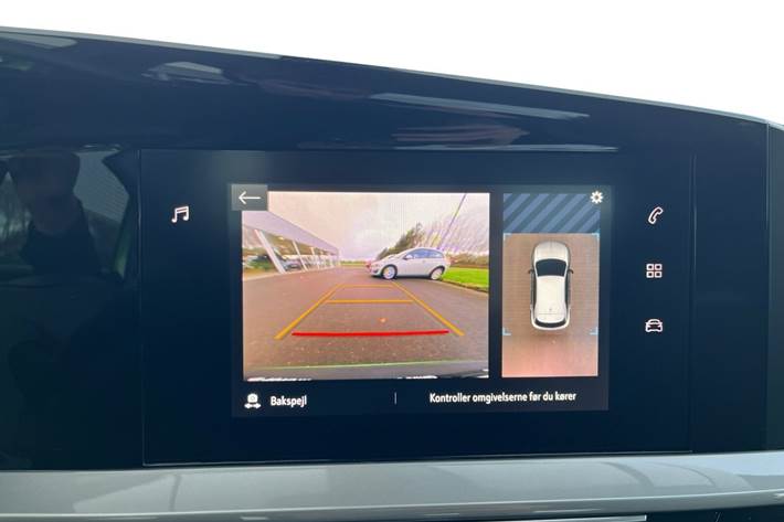 Grøn Opel Mokka-e fra 2023