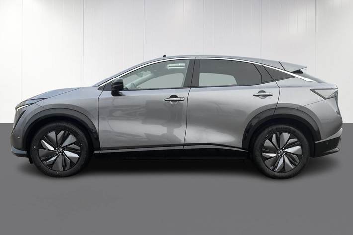 Grå Nissan Ariya fra 2025