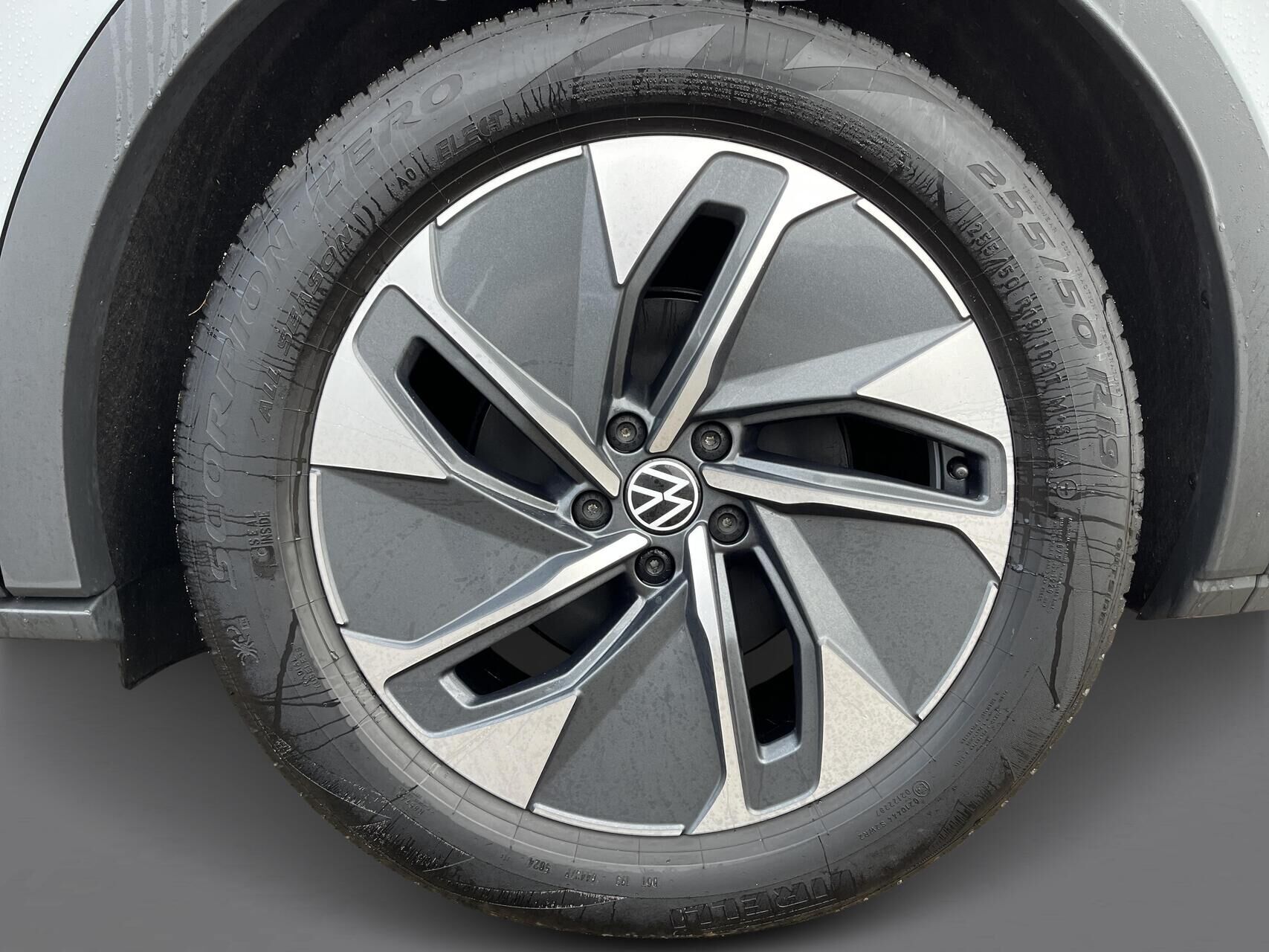 Hvid VW ID.4 fra 2025