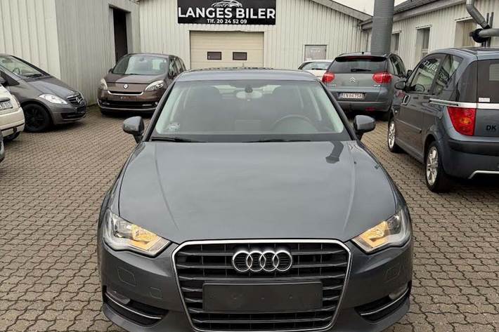 Grå Audi A3 fra 2015
