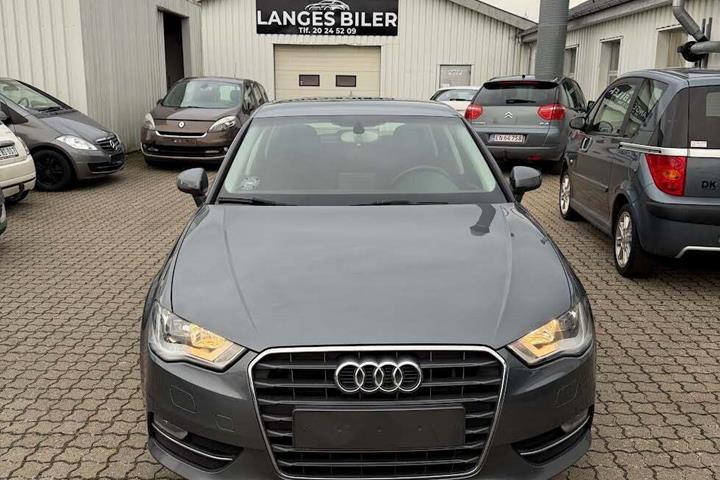 Grå Audi A3 fra 2015