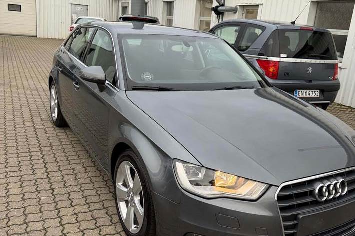 Grå Audi A3 fra 2015