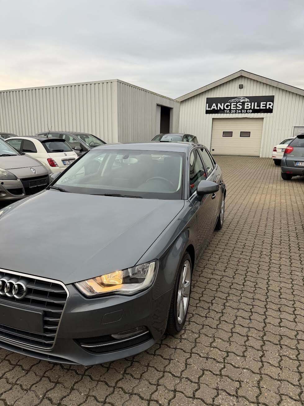 Grå Audi A3 fra 2015