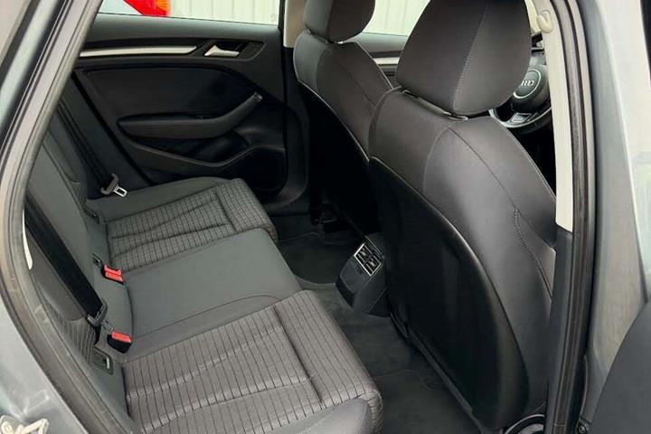 Grå Audi A3 fra 2015